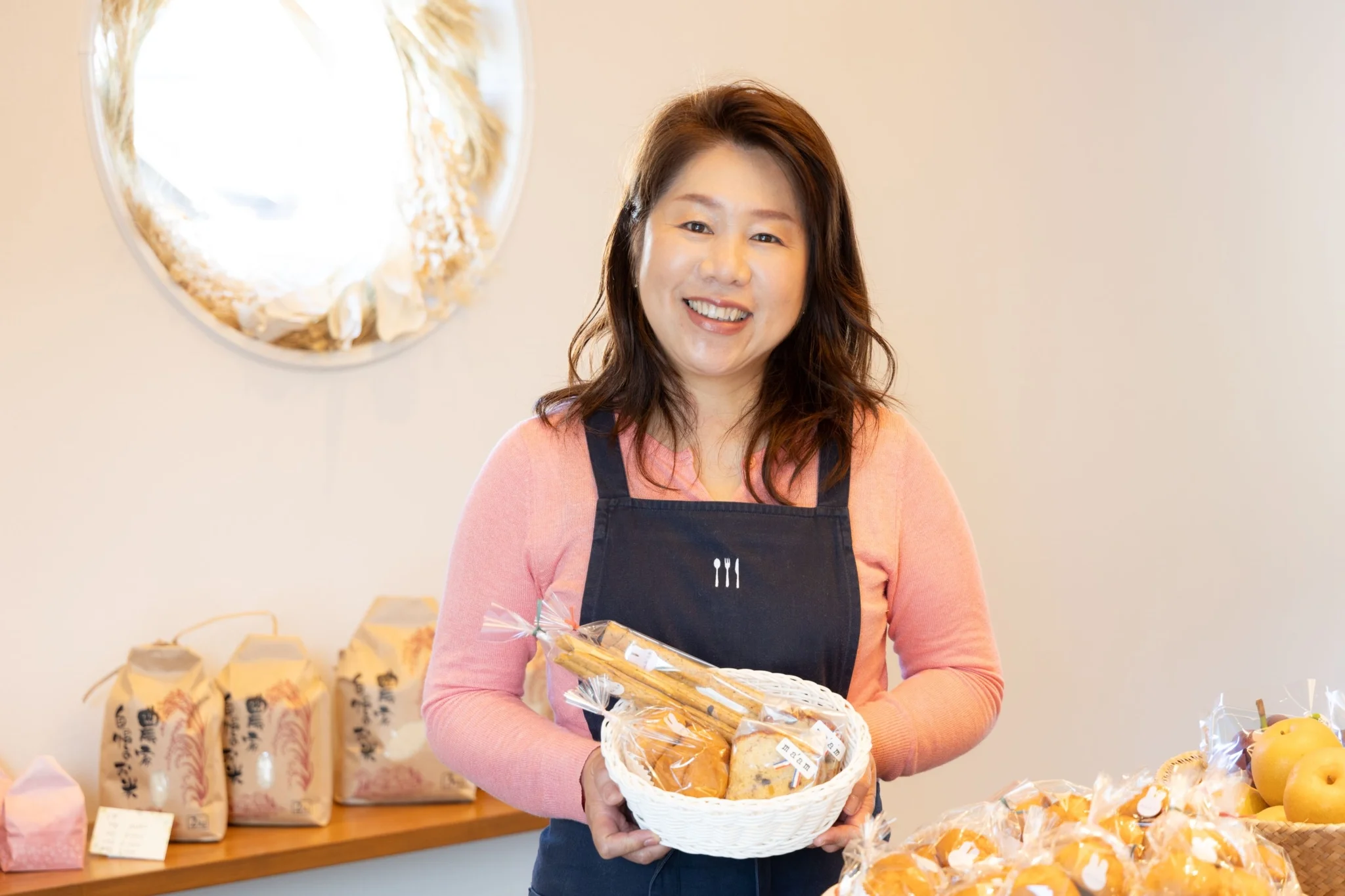 ma'am（マーム）の店主 由紀さん - 笑顔でお出迎え